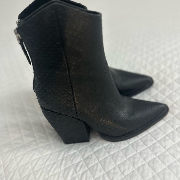 Alias Mae Western Boots - Picture 2 of 5